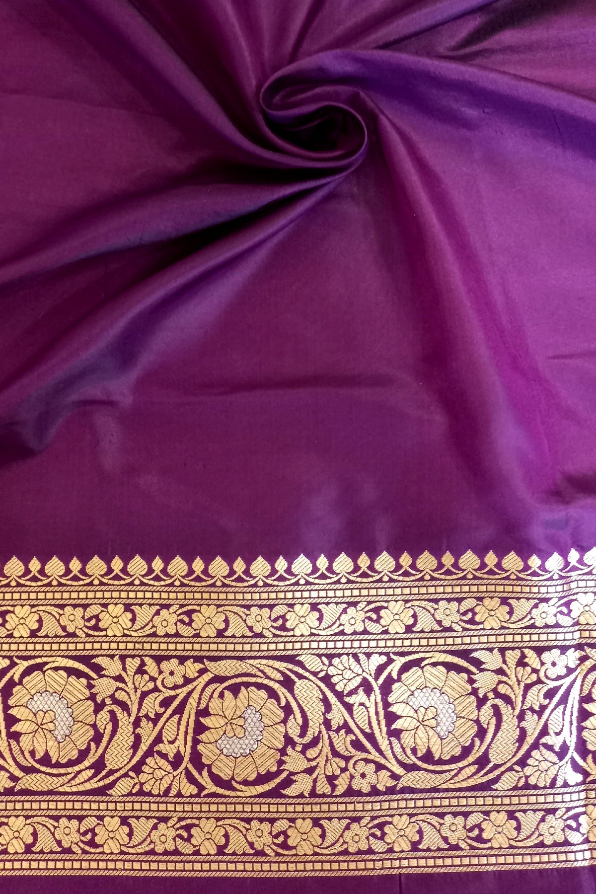 Wine Sona Rupa Buta Pure Katan Banarasi