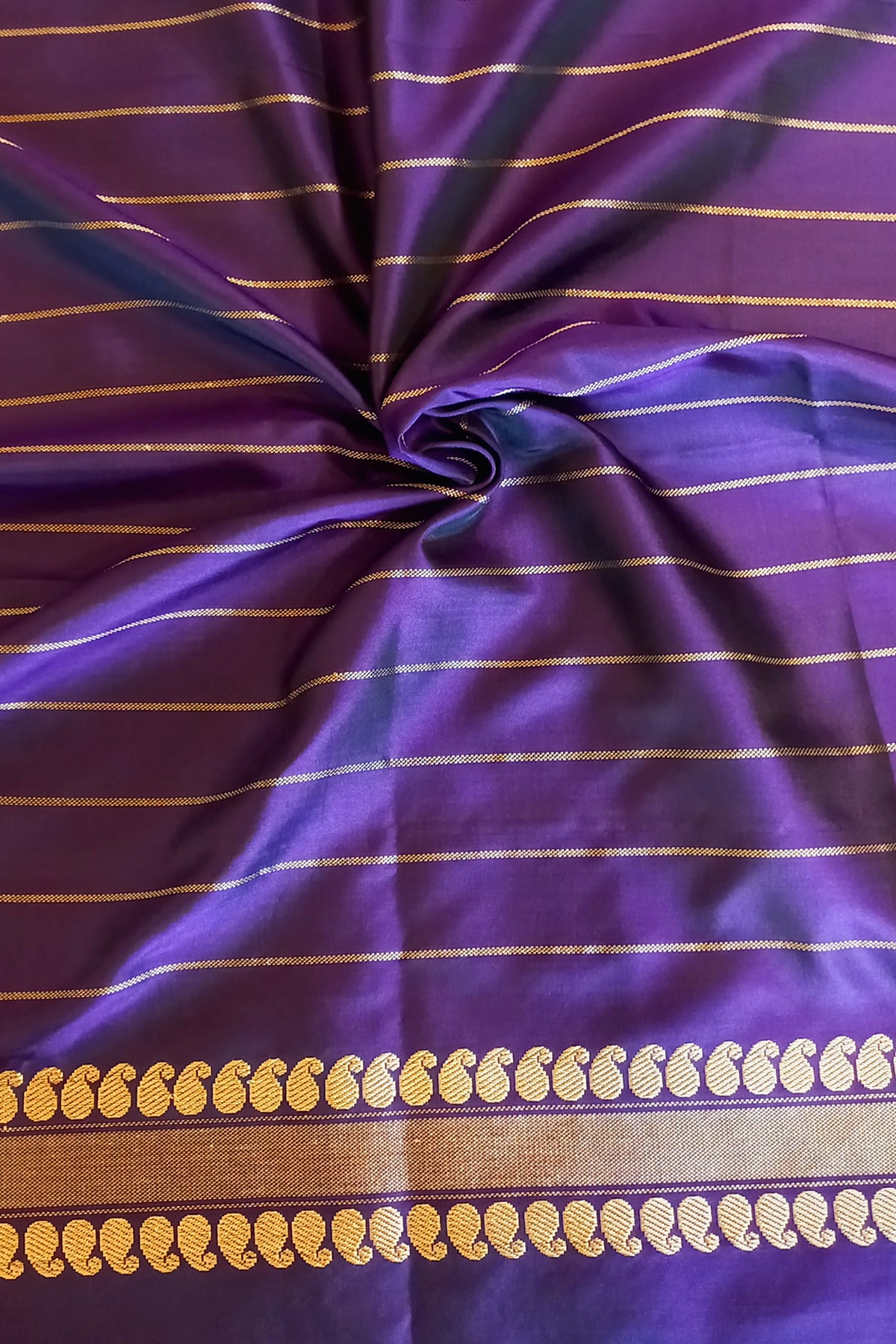 Purple Kadhwa Dual Tone Sona Rupa Zari Buta Pure Katan Banarasi