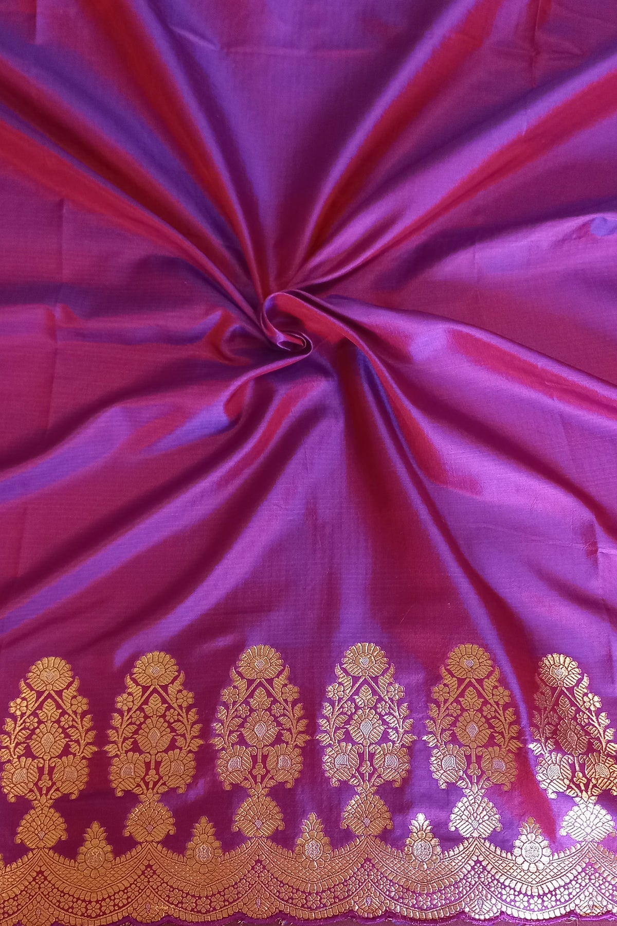 Wine Dual Tone Scallop border Sona Rupa Zari Pure Katan Banarasi