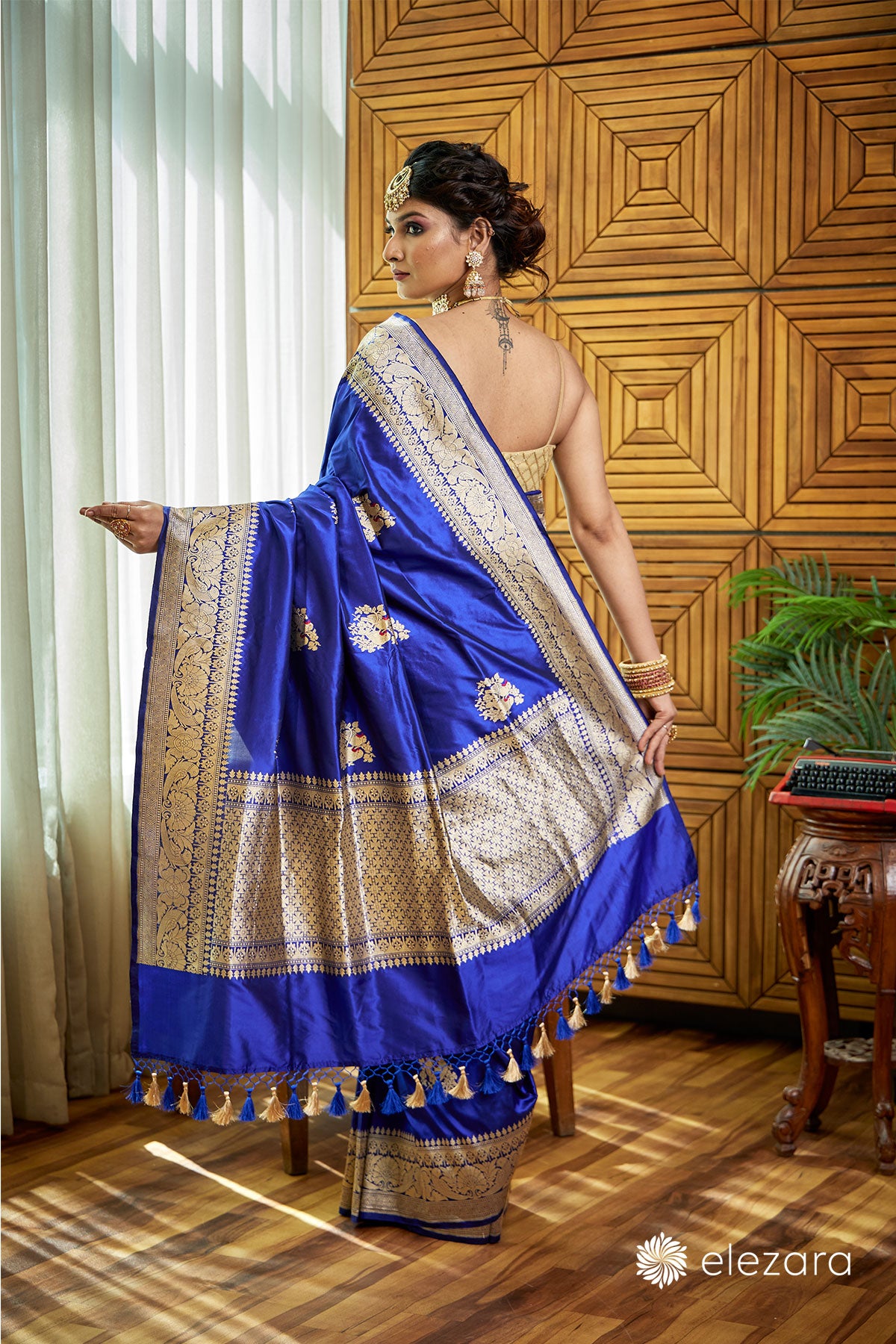 Royal Blue Kadhwa Buta Meenakari Pure Katan Silk Ektara Banarasi