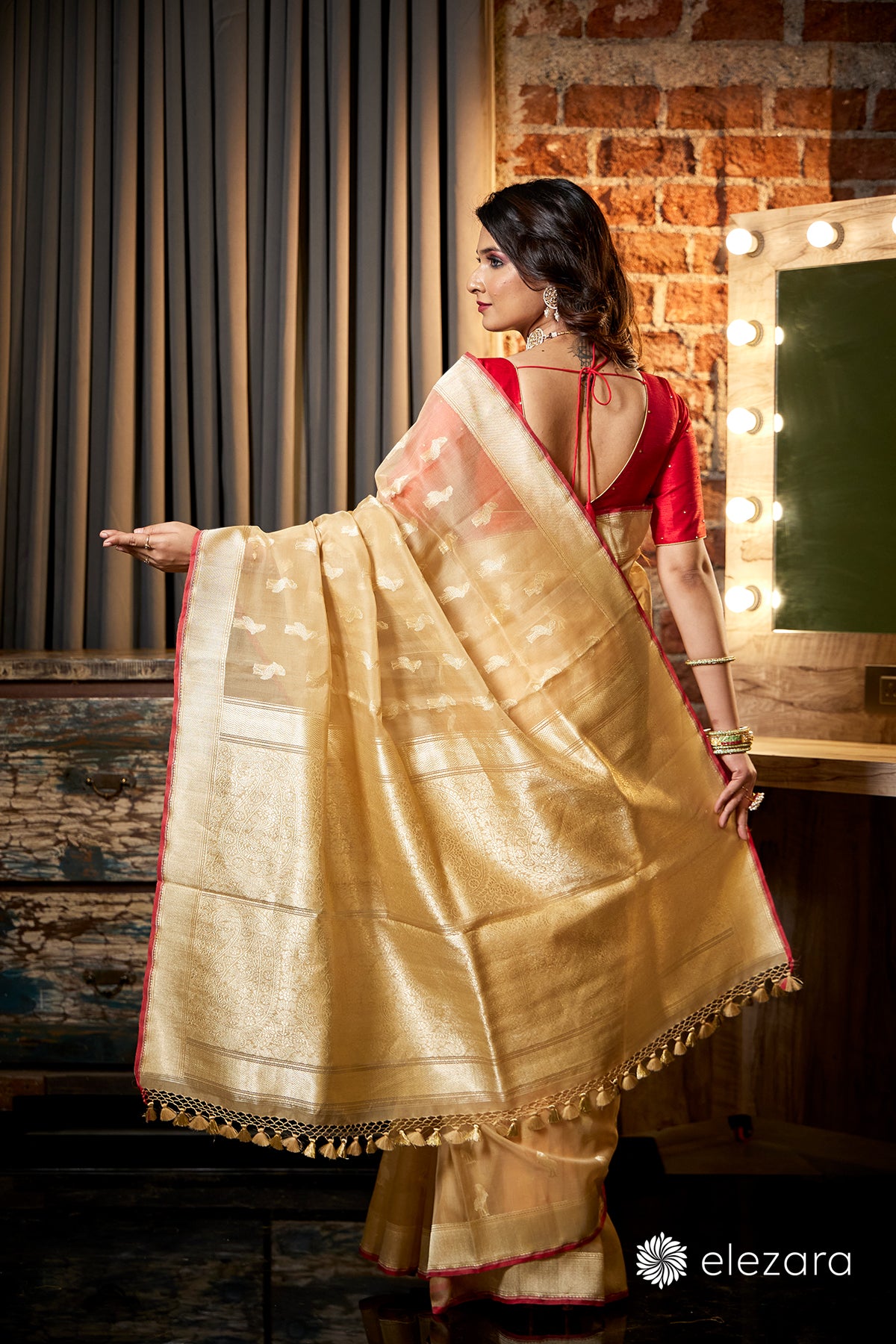 Off-white Kadhwa Flamingo Buta Pure Kora Handwoven Silk