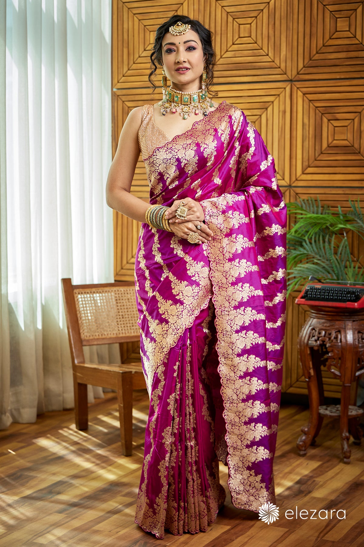 Wine Dual tone Scallop border Sona zari Pure Katan Silk Banarasi
