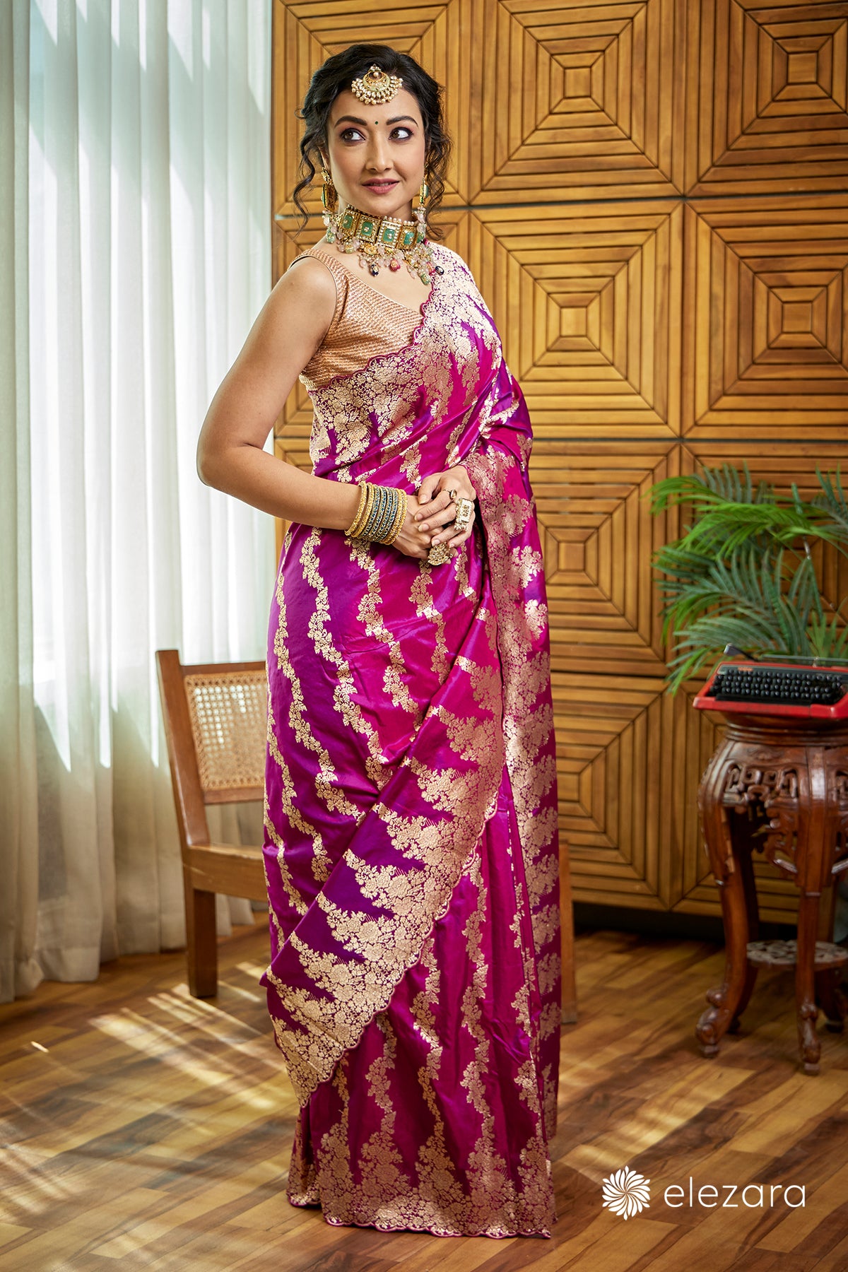 Wine Dual tone Scallop border Sona zari Pure Katan Silk Banarasi