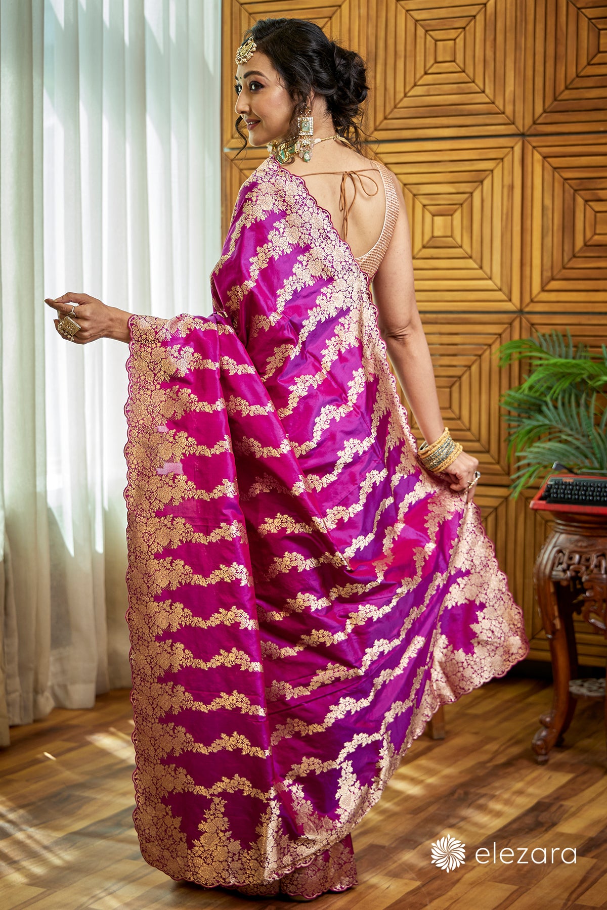 Wine Dual tone Scallop border Sona zari Pure Katan Silk Banarasi