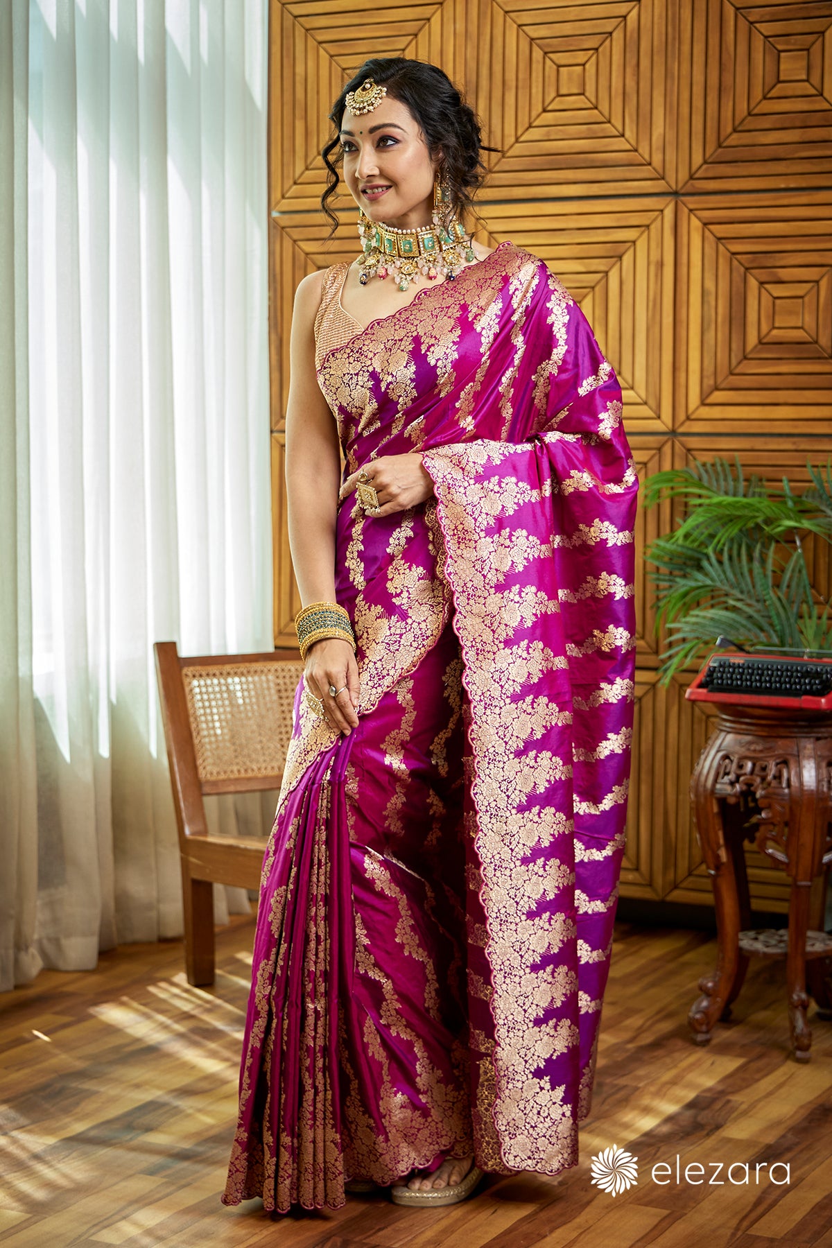 Wine Dual tone Scallop border Sona zari Pure Katan Silk Banarasi