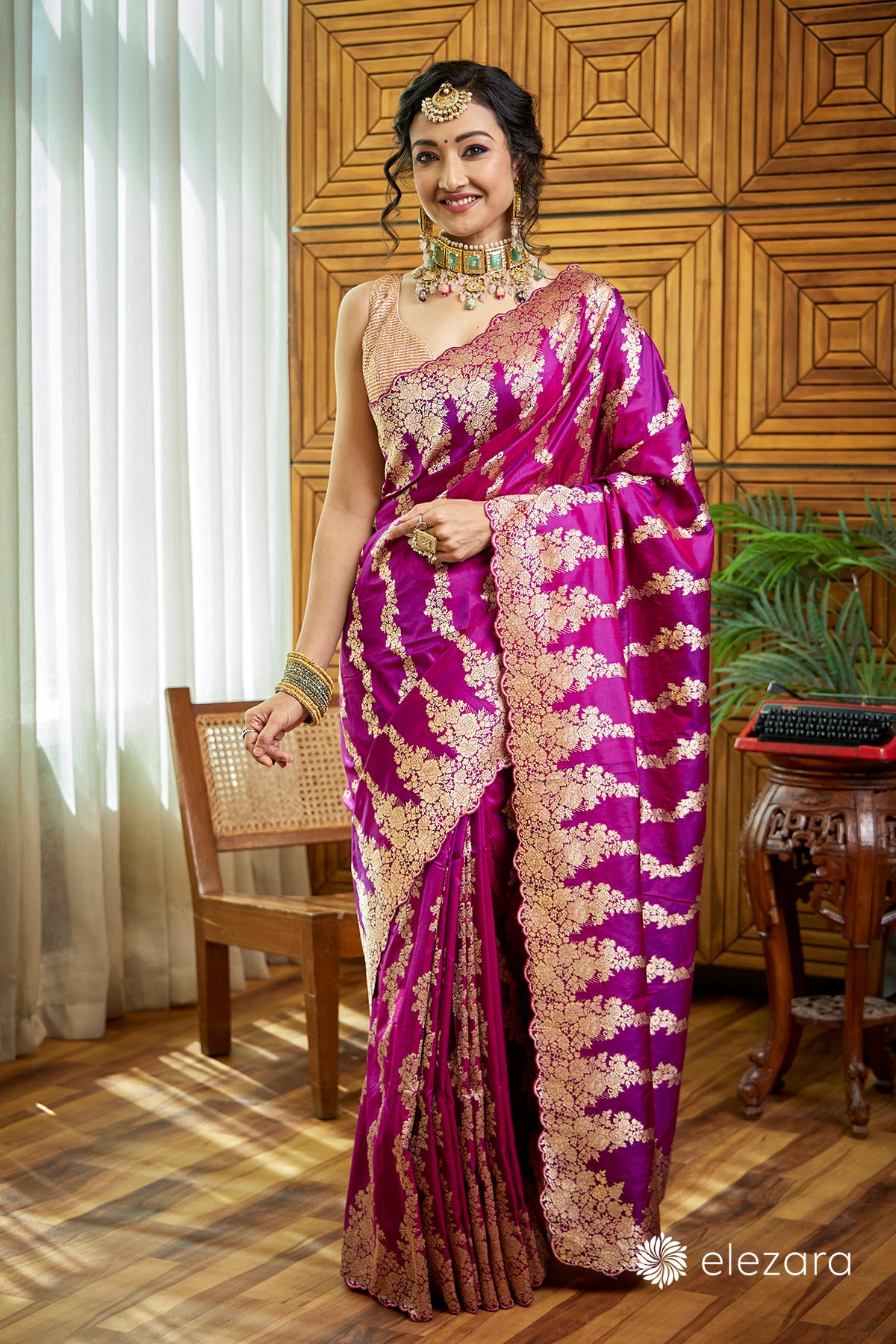 Wine Dual tone Scallop border Sona zari Pure Katan Silk Banarasi