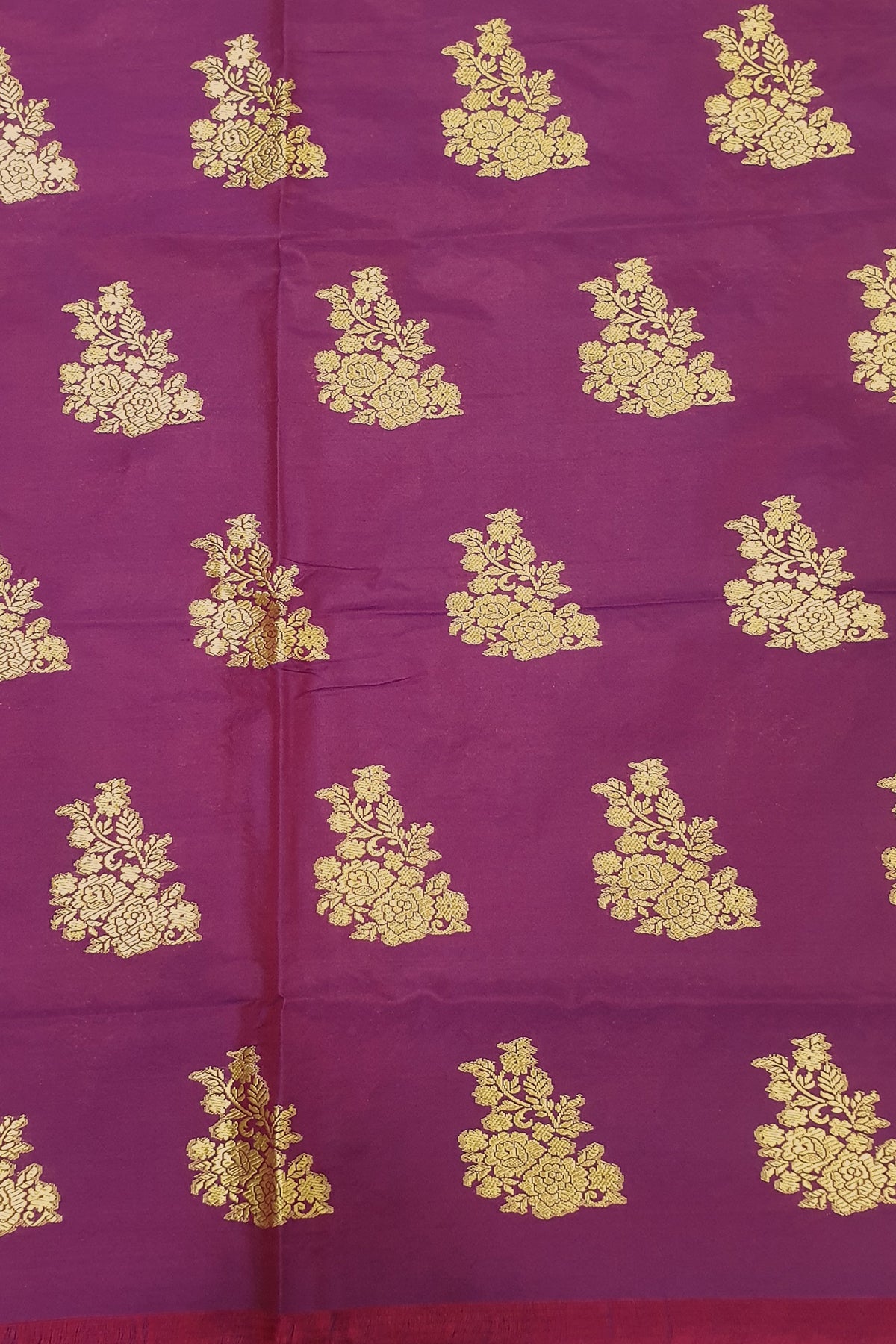 Wine Dual tone Scallop border Sona zari Pure Katan Silk Banarasi